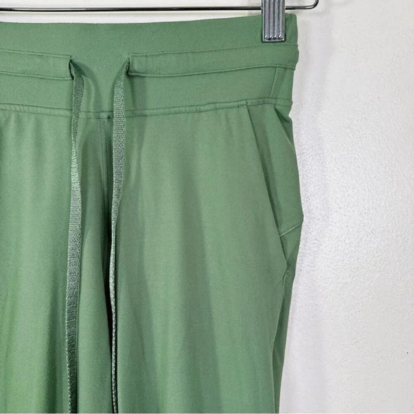 Lululemon Womens Size 2 Ready to Rulu High-Rise Jogger Crop Green Twill - Picture 5 of 13
